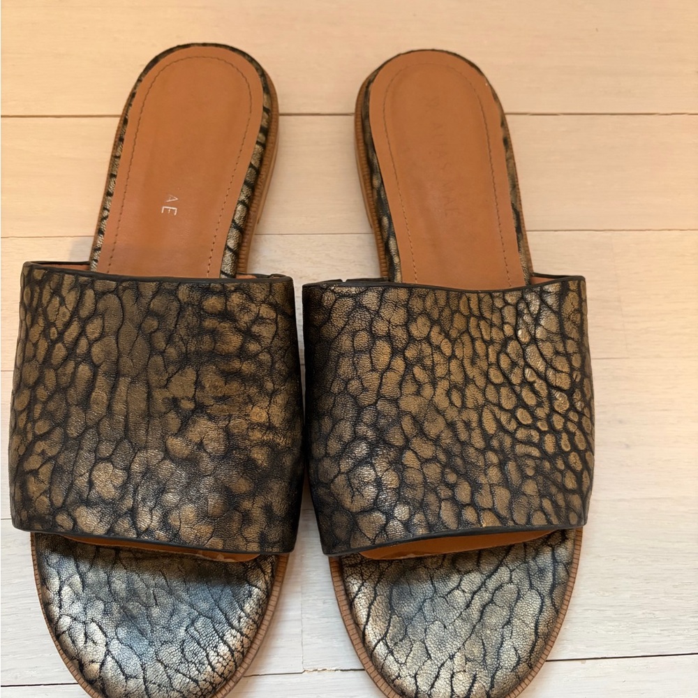 Alias Mae Black and Gold Textured Sandals